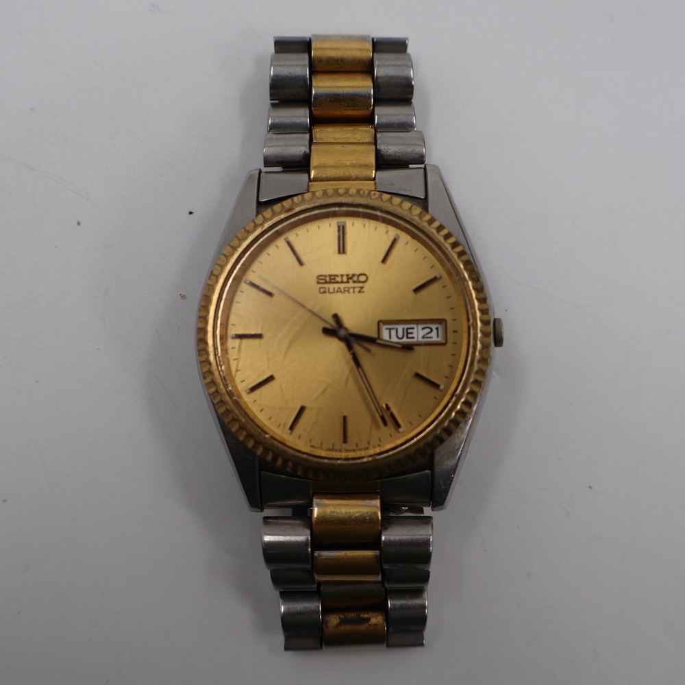 Seiko Quartz Watch Mens Two Tone Gold Dial 7N43-8111 Fluted Bezel Day Date